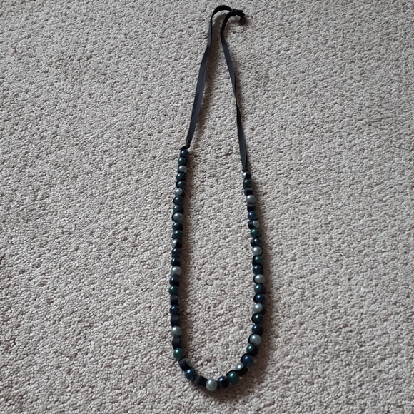 Bead necklace (free with purchase) - Picture 2 of 3